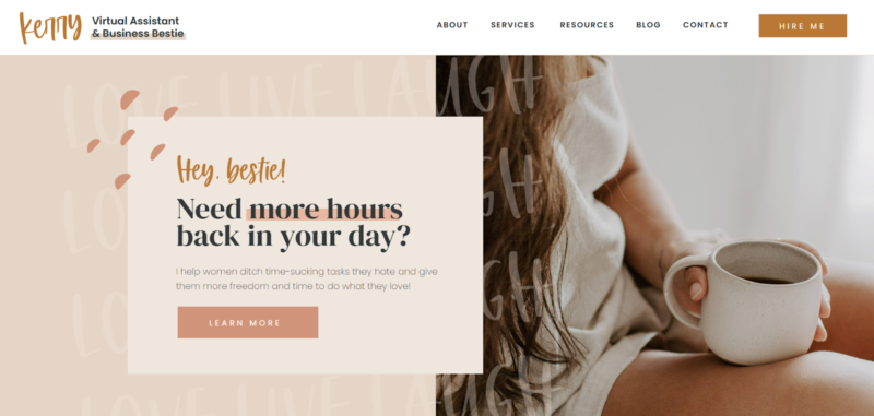 Resourceful Showit template, "Elle," highlighting its included Showit course and bonus resources to help bloggers get started quickly.